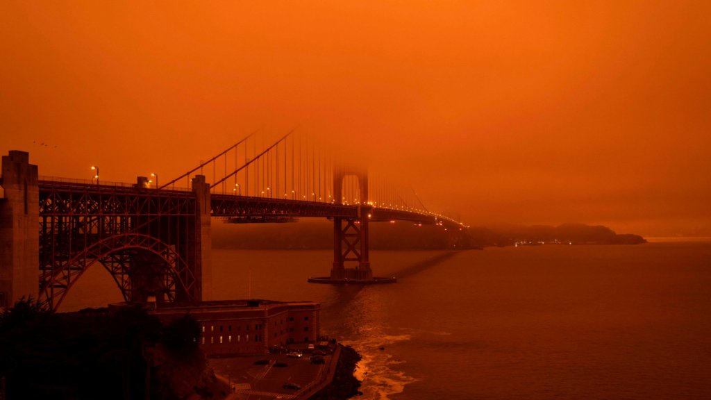 COVID and wildfire smoke put twindemic pressure on California, West Coast college students